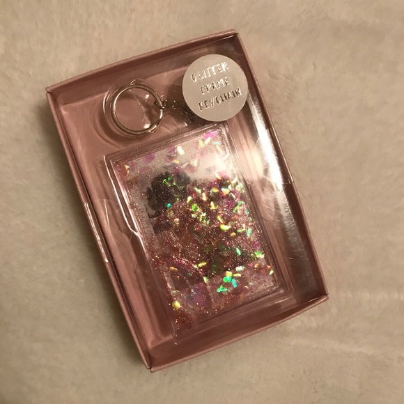 🆕 | 💗 GLITTER FRAME KEY CHAIN - Picture 2 of 3